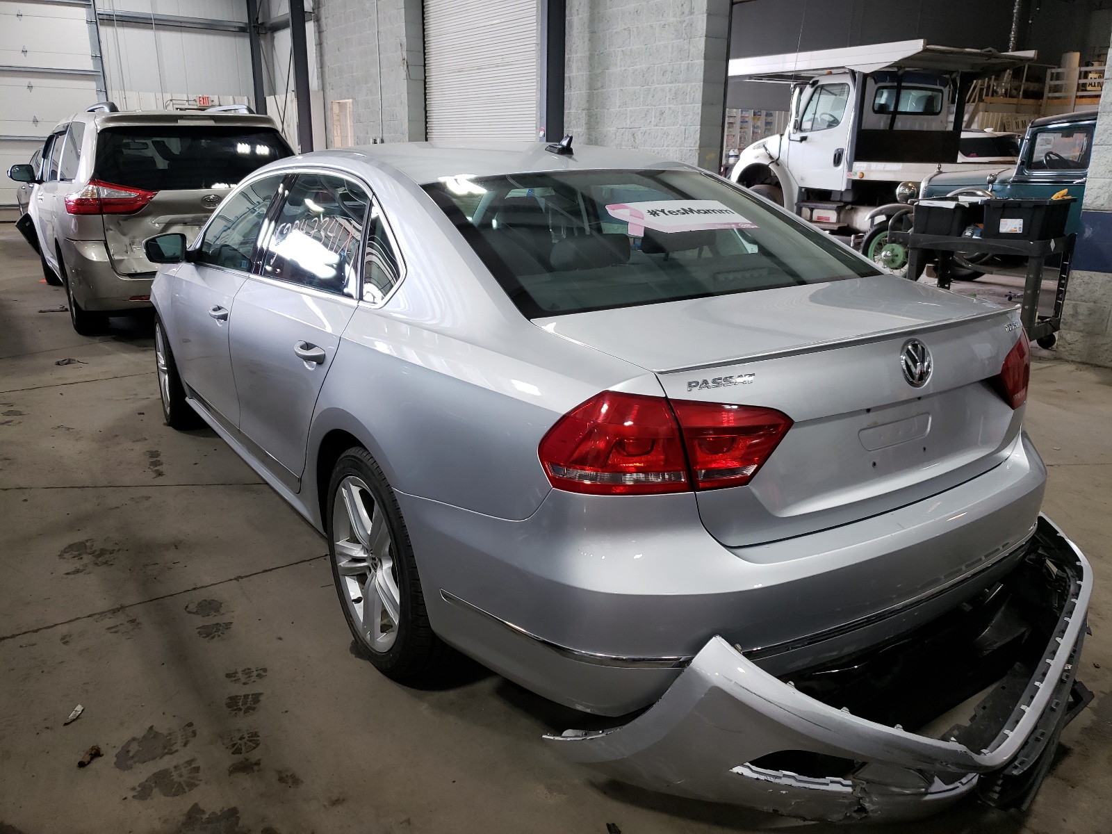 Photo 3 from auction – 2015 VOLKSWAGEN PASSAT SEL with VIN 1VWCV7A36FC074902
