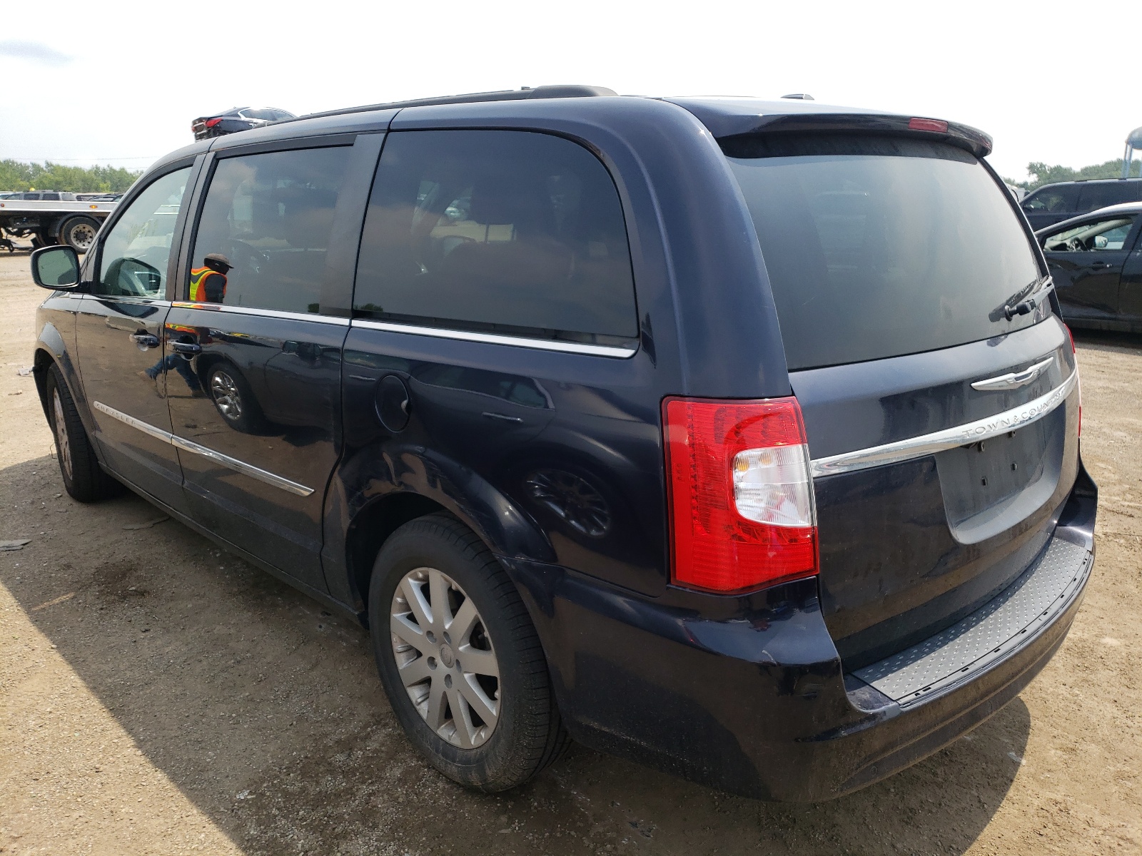 Photo 3 from auction – 2011 CHRYSLER TOWN & COU with VIN 2A4RR8DG0BR749421
