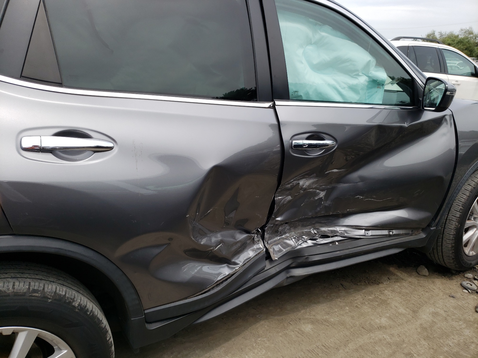 Photo 9 from auction – 2017 NISSAN ROGUE S with VIN KNMAT2MV3HP593434