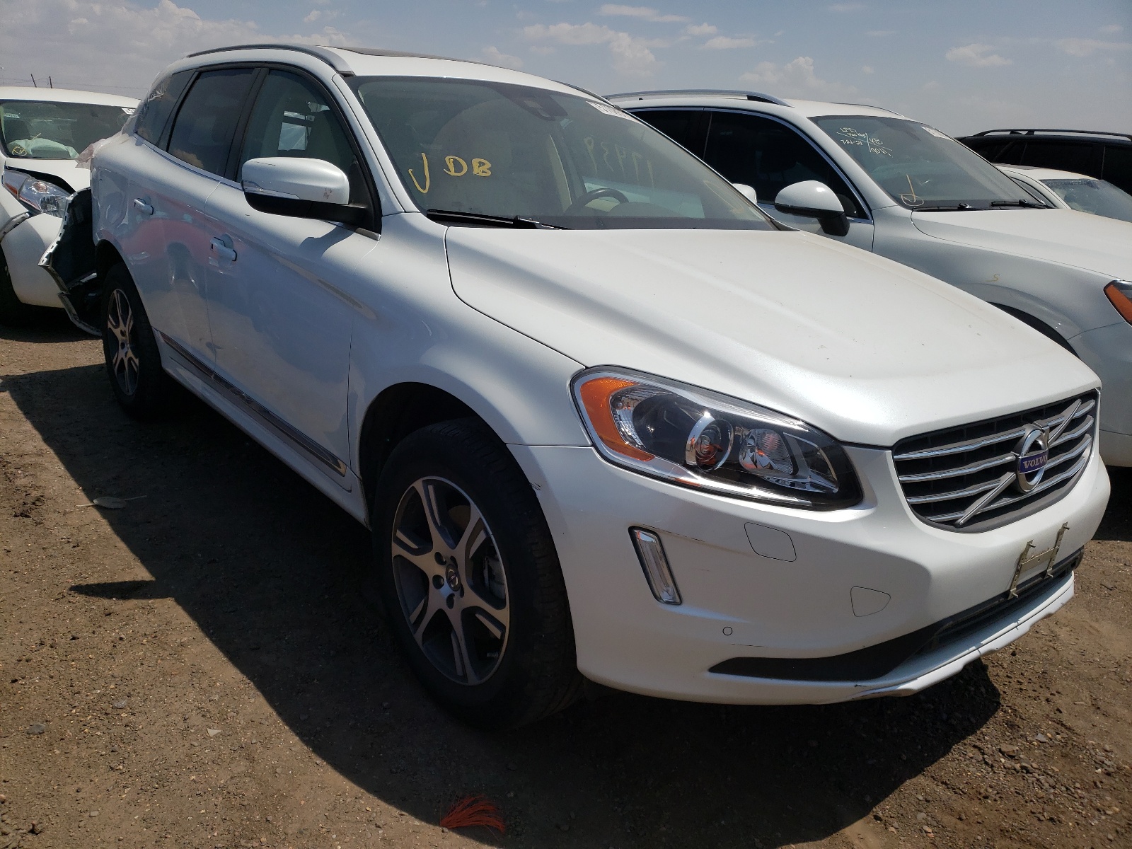 VOLVO XC60 T6 2014 with VIN YV4902DZ4E2525972 - Photo from auction