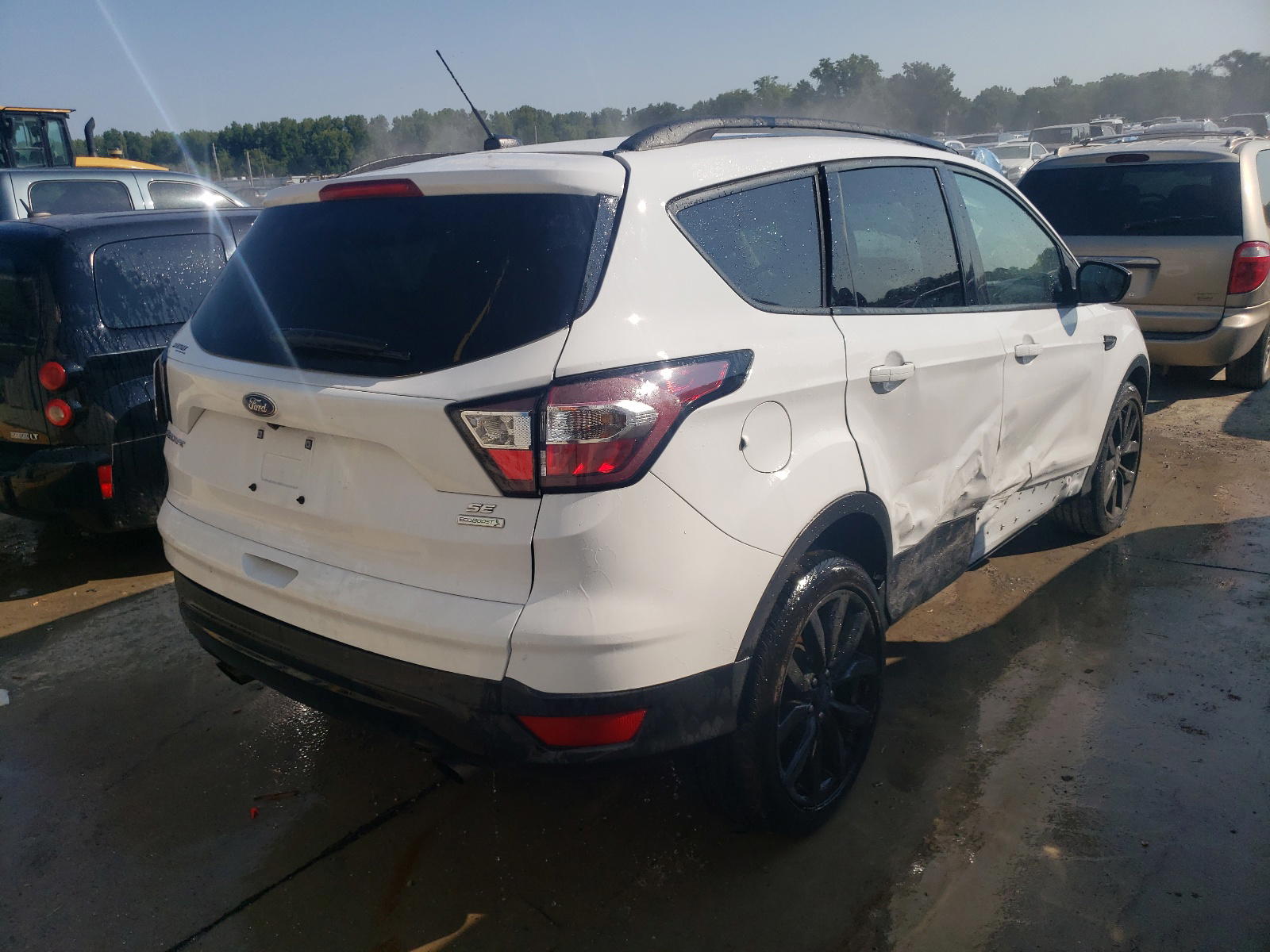 Photo 4 from auction – 2017 FORD ESCAPE SE with VIN 1FMCU0GD2HUC23912
