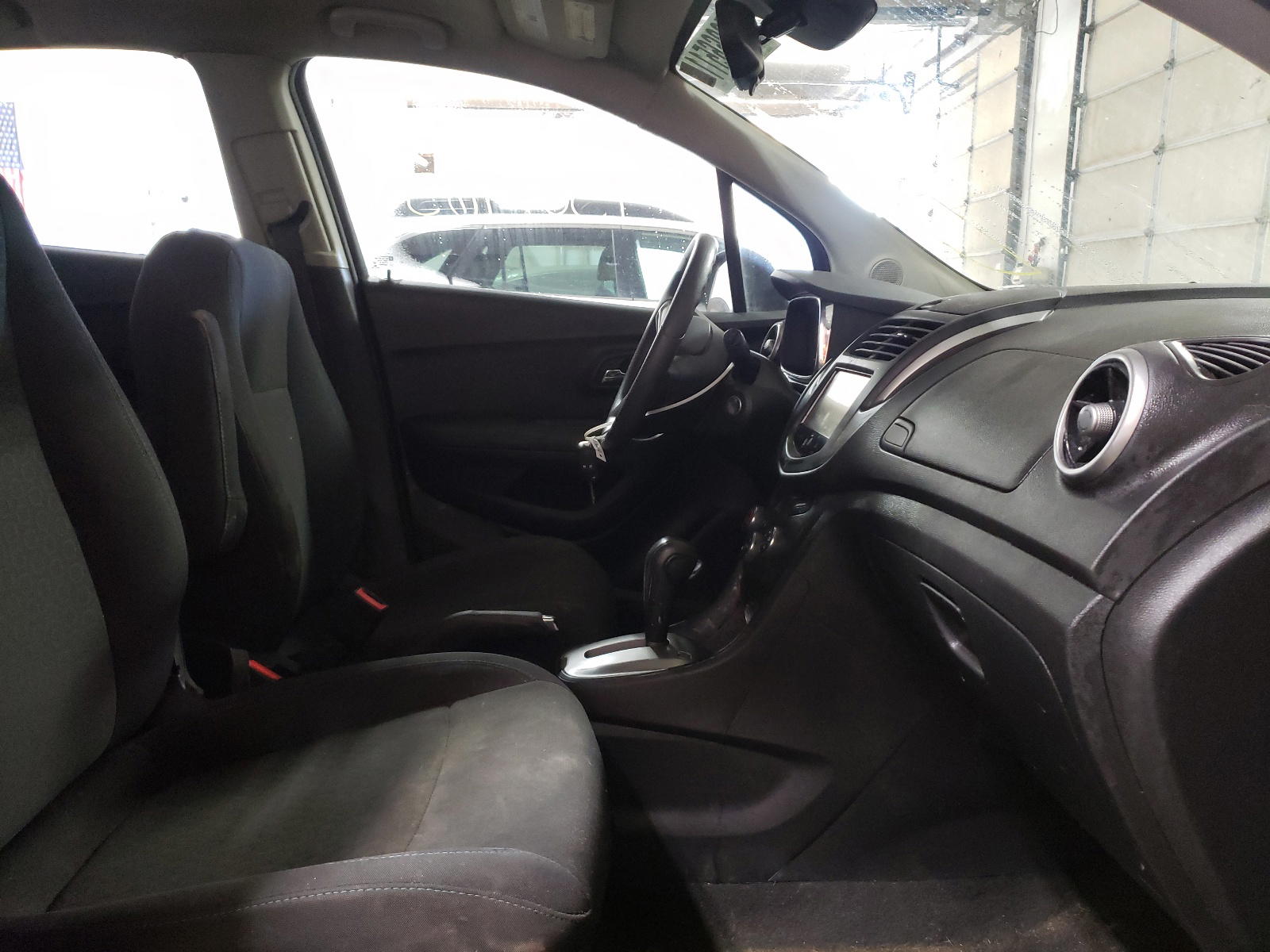 Photo 5 from auction – 2015 CHEVROLET TRAX LS with VIN 3GNCJKSB3FL237914