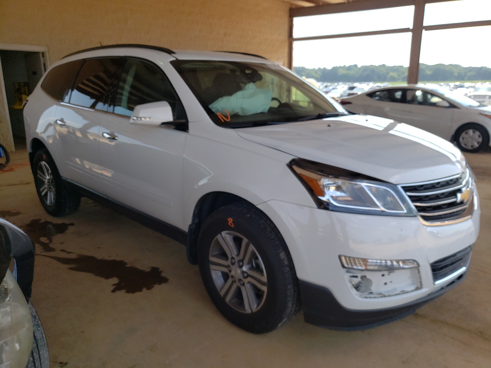 Photo 1 from auction – 2017 CHEVROLET TRAVERSE L with VIN 1GNKRGKD8HJ228817