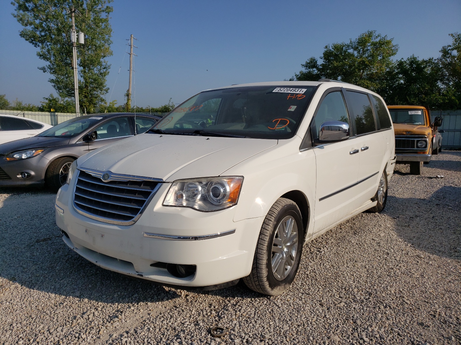 Photo 2 from auction – 2010 CHRYSLER TOWN & COU with VIN 2A4RR7DX8AR428297