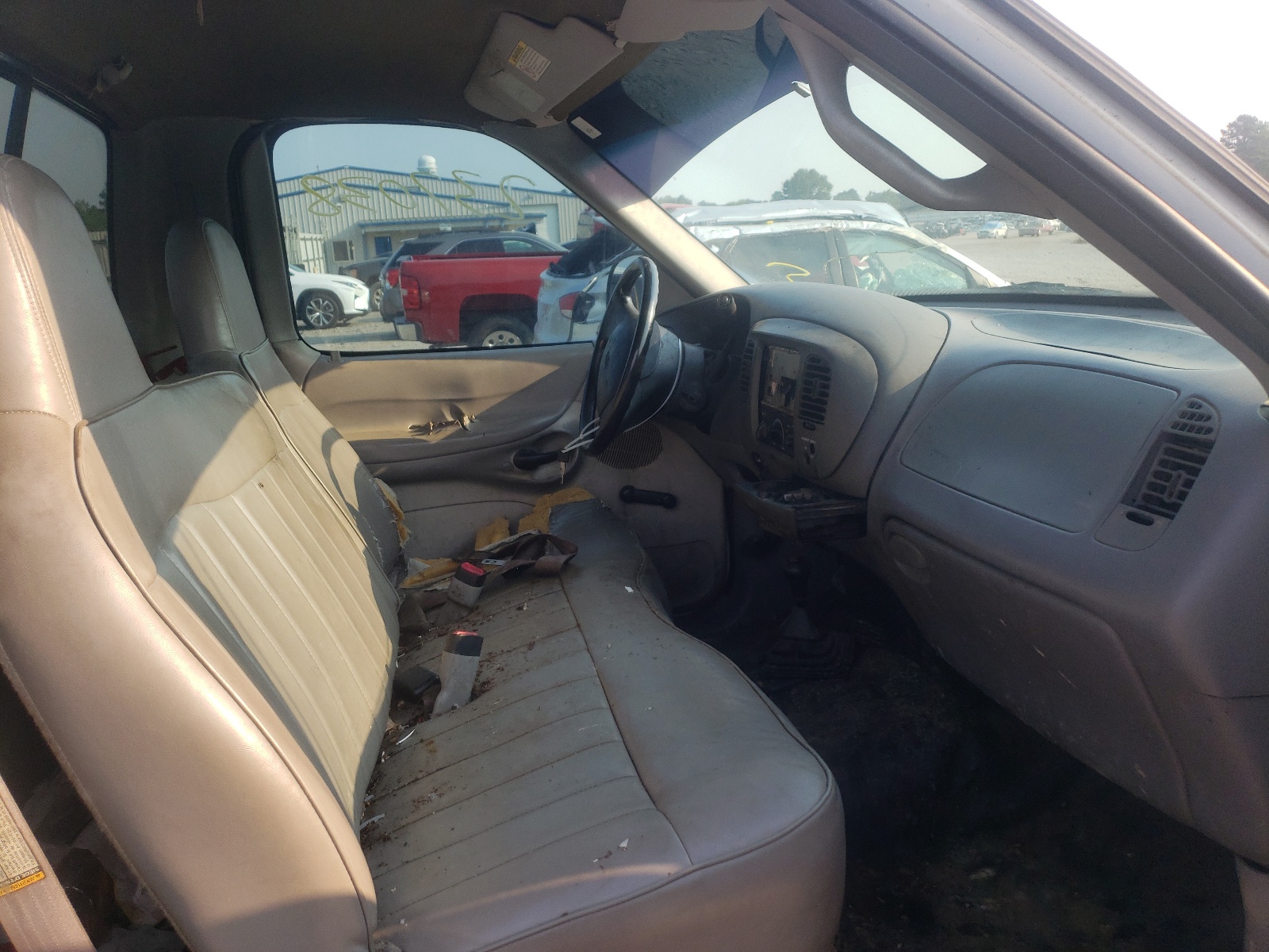 Photo 5 from auction – 1998 FORD F150 with VIN 1FTZF18W1WNB83537