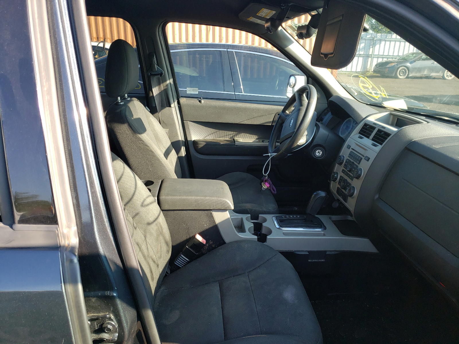 Photo 5 from auction – 2008 FORD ESCAPE XLT with VIN 1FMCU93118KD68418