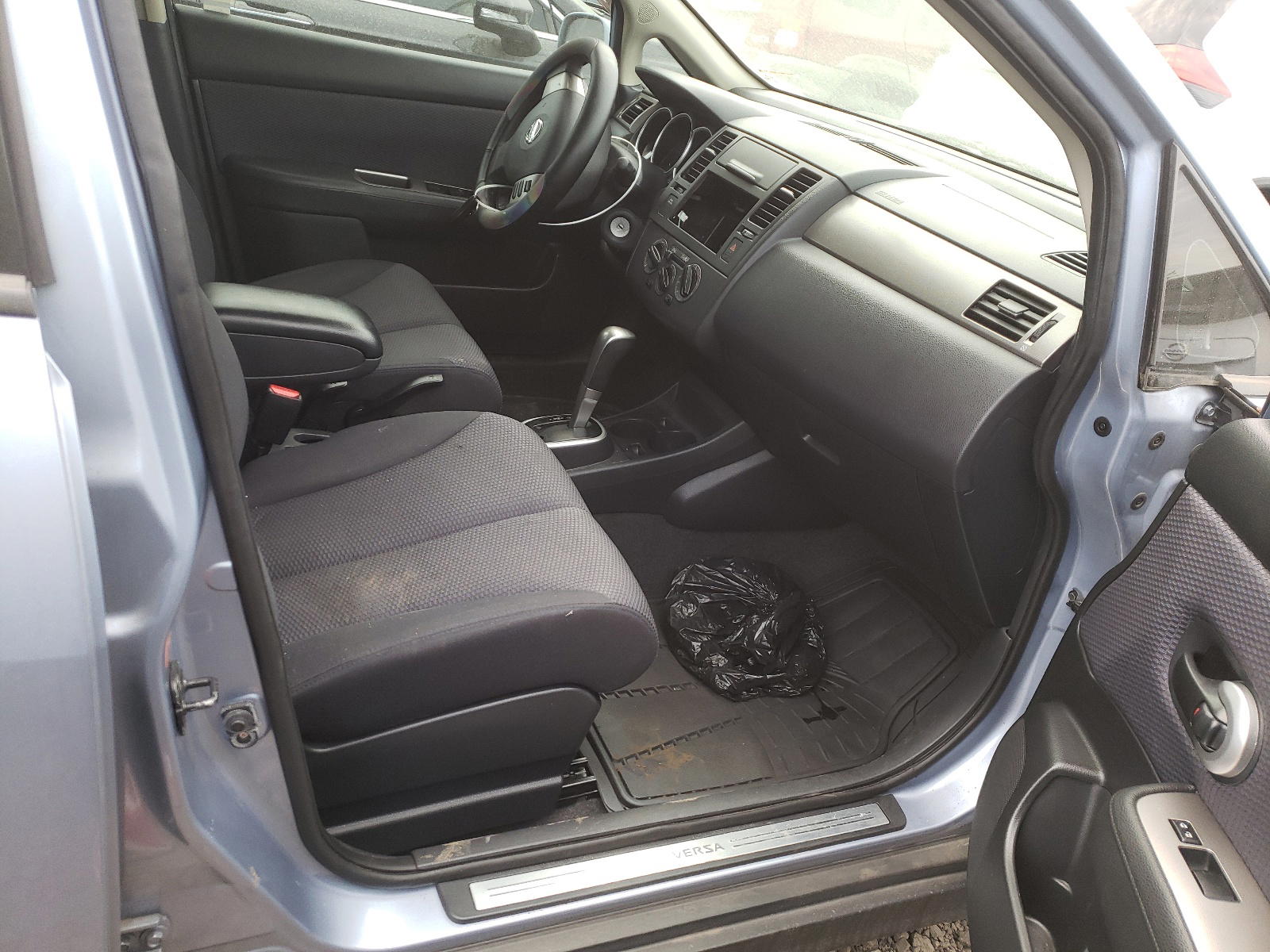 Photo 5 from auction – 2009 NISSAN VERSA with VIN 3N1BC13E49L386910
