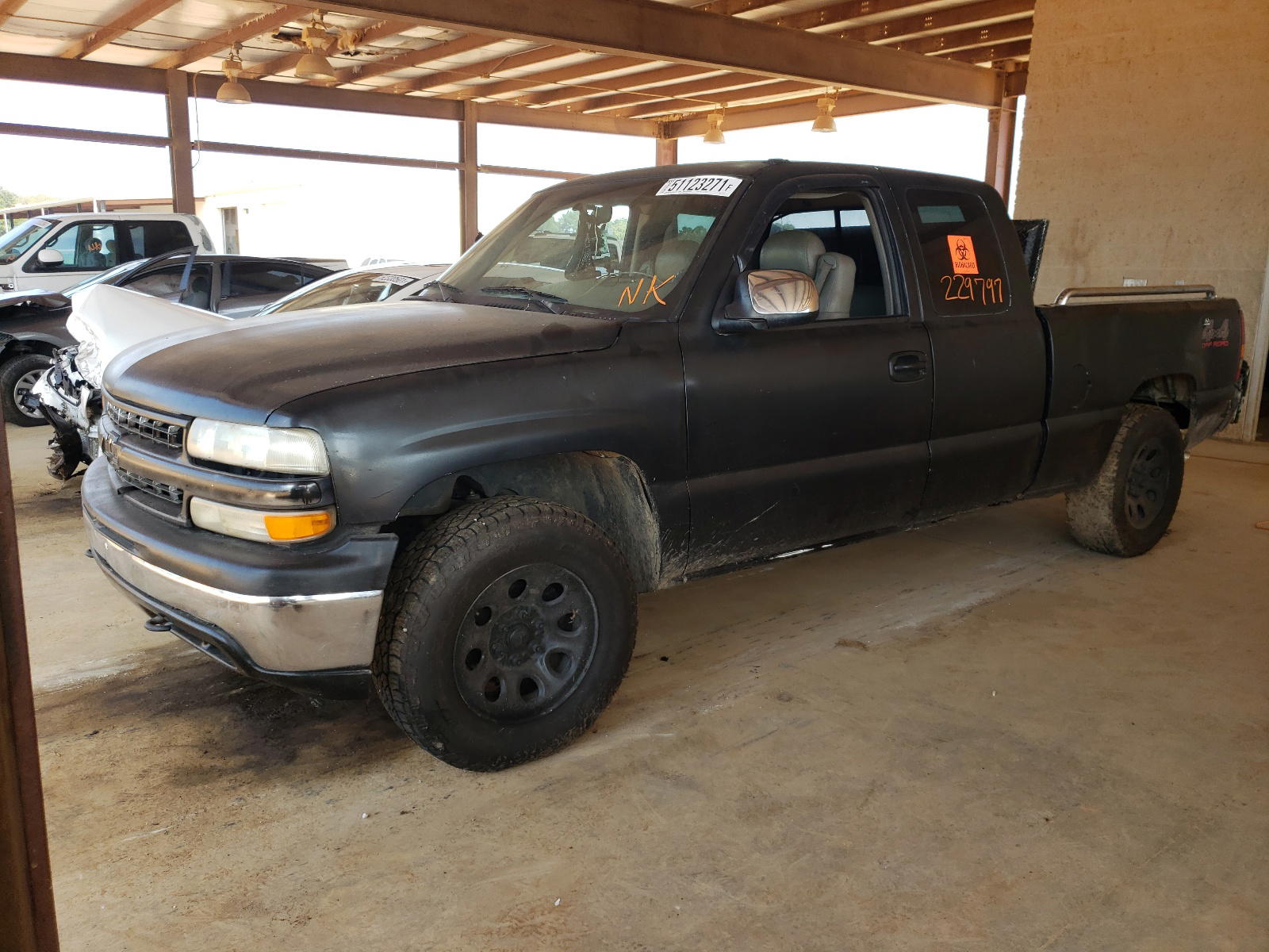 Photo 2 from auction – 1999 CHEVROLET SILVERADO with VIN 1GCEK19V4XE210862