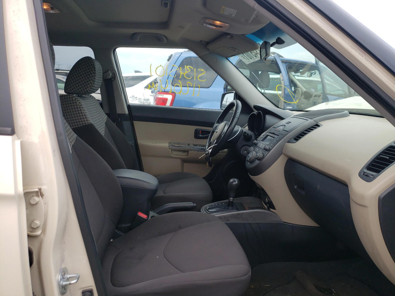 Photo 5 from auction – 2010 KIA SOUL + with VIN KNDJT2A20A7045892