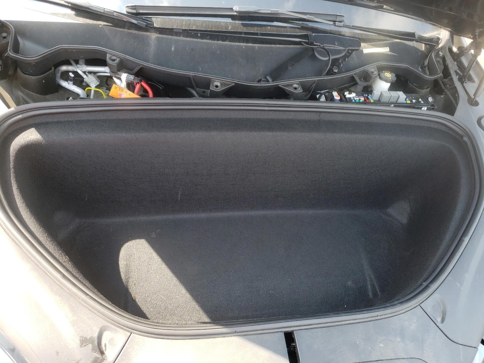 Photo 7 from auction – 2019 TESLA MODEL X with VIN 5YJXCAE20KF160468
