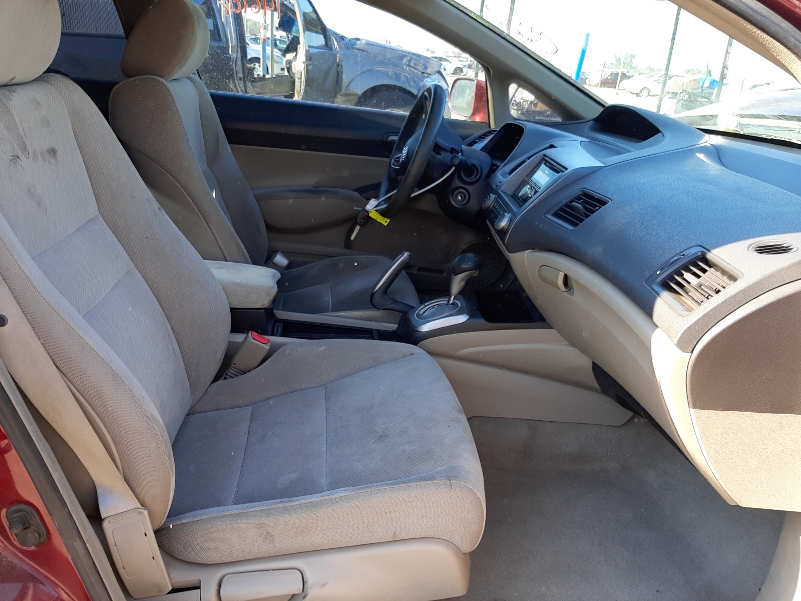 Фото 5 с аукциона – 2010 HONDA CIVIC с VIN 19XFA1F54AE025685
