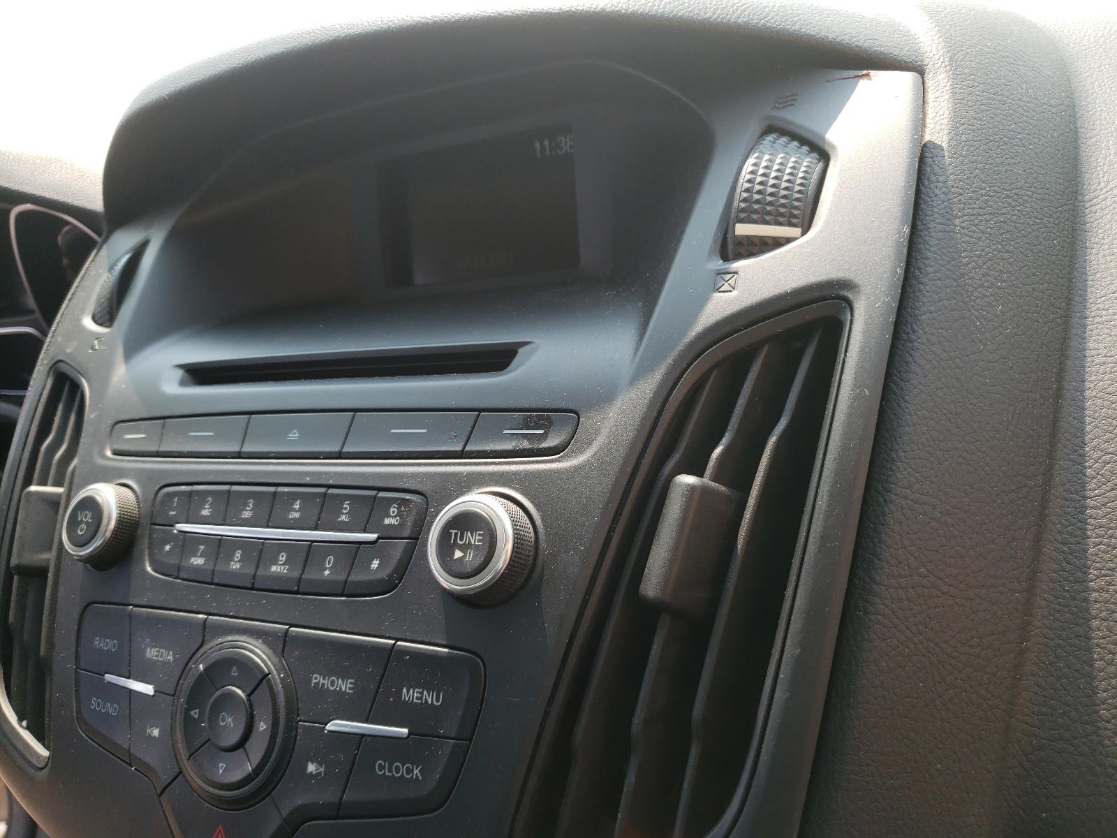 Photo 9 from auction – 2015 FORD FOCUS SE with VIN 1FADP3F20FL384351