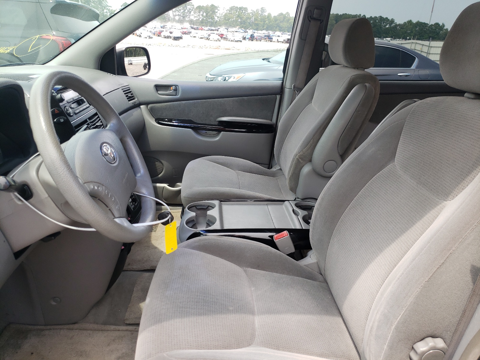 Photo 5 from auction – 2004 TOYOTA SIENNA CE with VIN 5TDZA23C14S108510