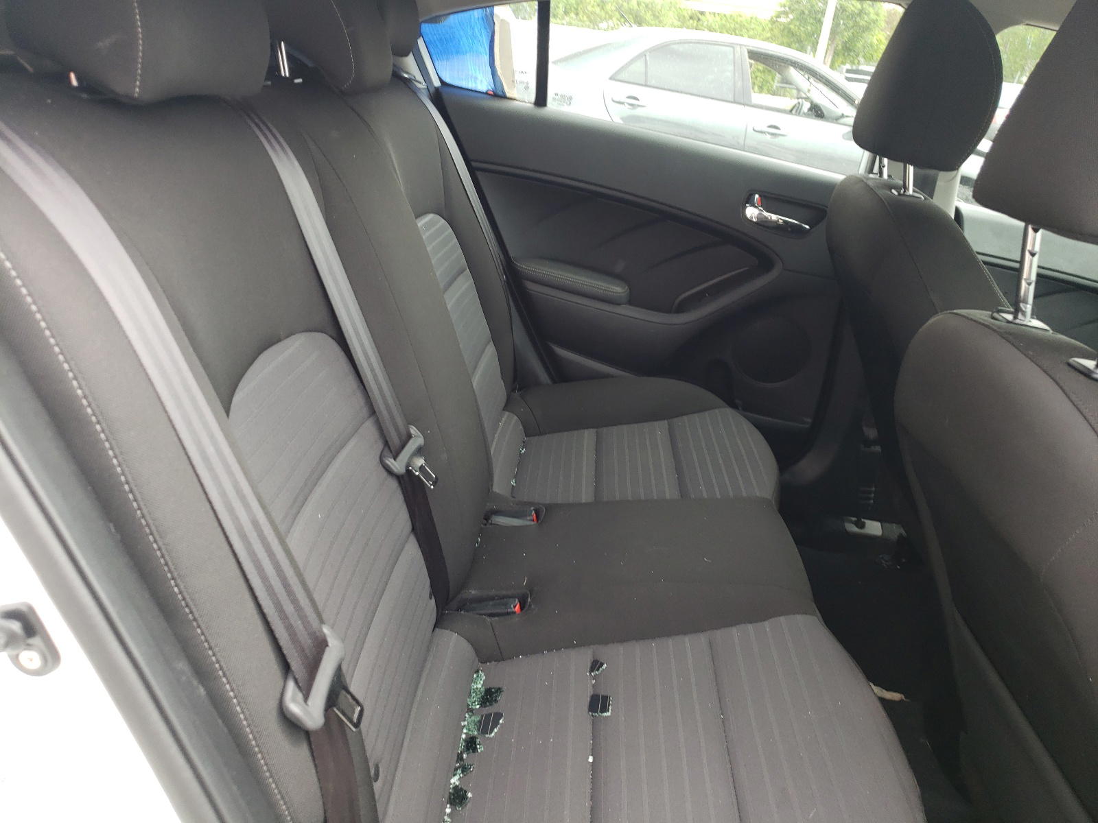 Photo 6 from auction – 2017 KIA FORTE LX with VIN 3KPFL4A79HE052010