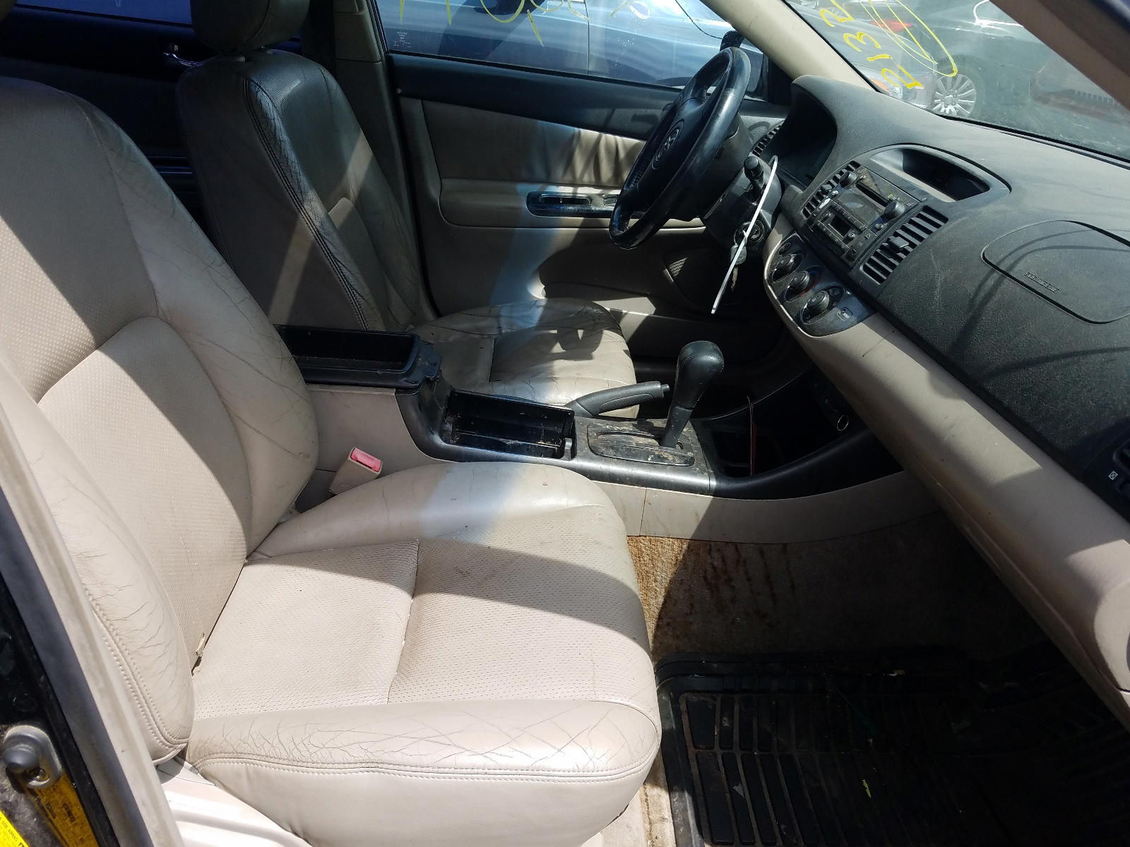 Photo 5 from auction – 2002 TOYOTA CAMRY LE with VIN JTDBF30K020039202