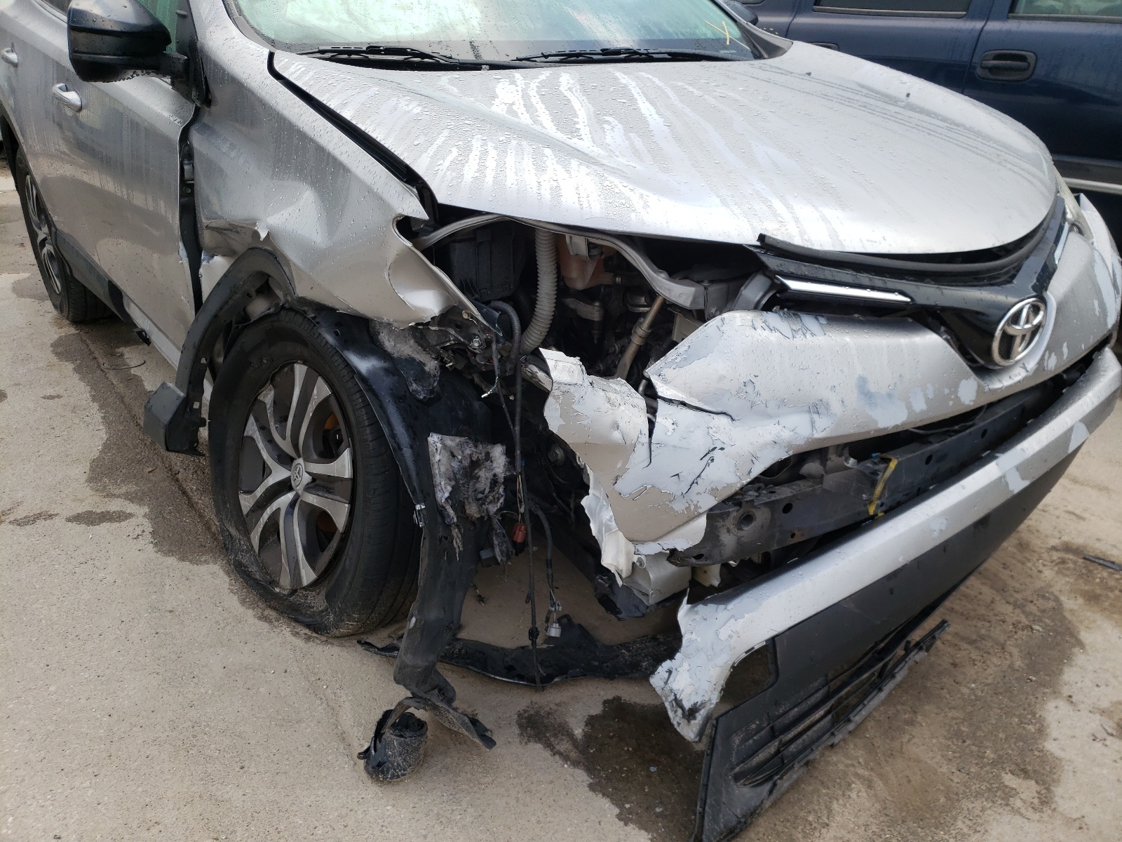 Photo 9 from auction – 2016 TOYOTA RAV4 LE with VIN 2T3ZFREV5GW277621