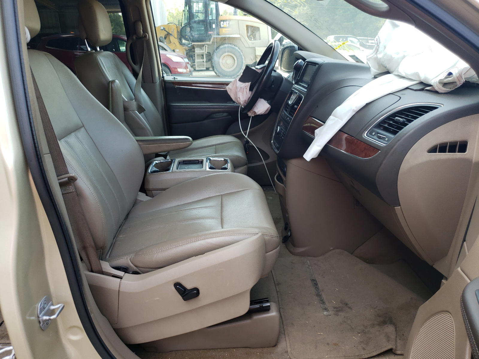 Photo 5 from auction – 2011 CHRYSLER TOWN & COU with VIN 2A4RR8DG7BR705013
