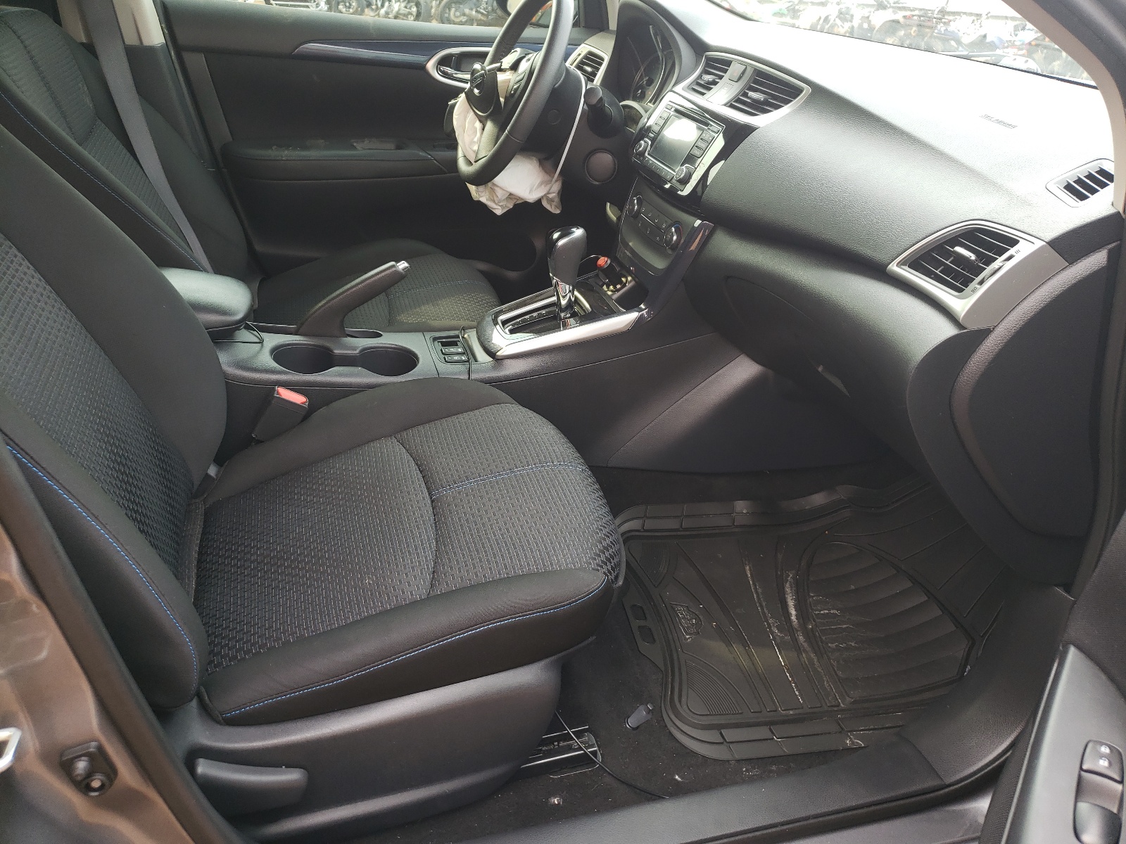 Photo 5 from auction – 2017 NISSAN SENTRA S with VIN 3N1AB7AP2HY335350