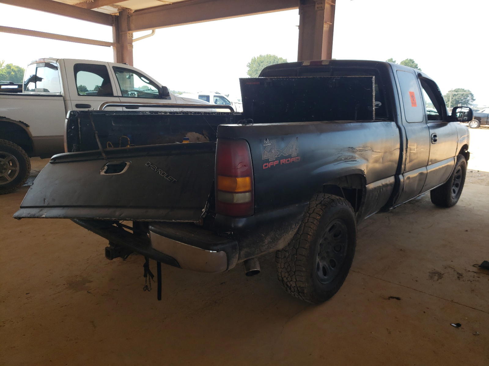 Photo 4 from auction – 1999 CHEVROLET SILVERADO with VIN 1GCEK19V4XE210862