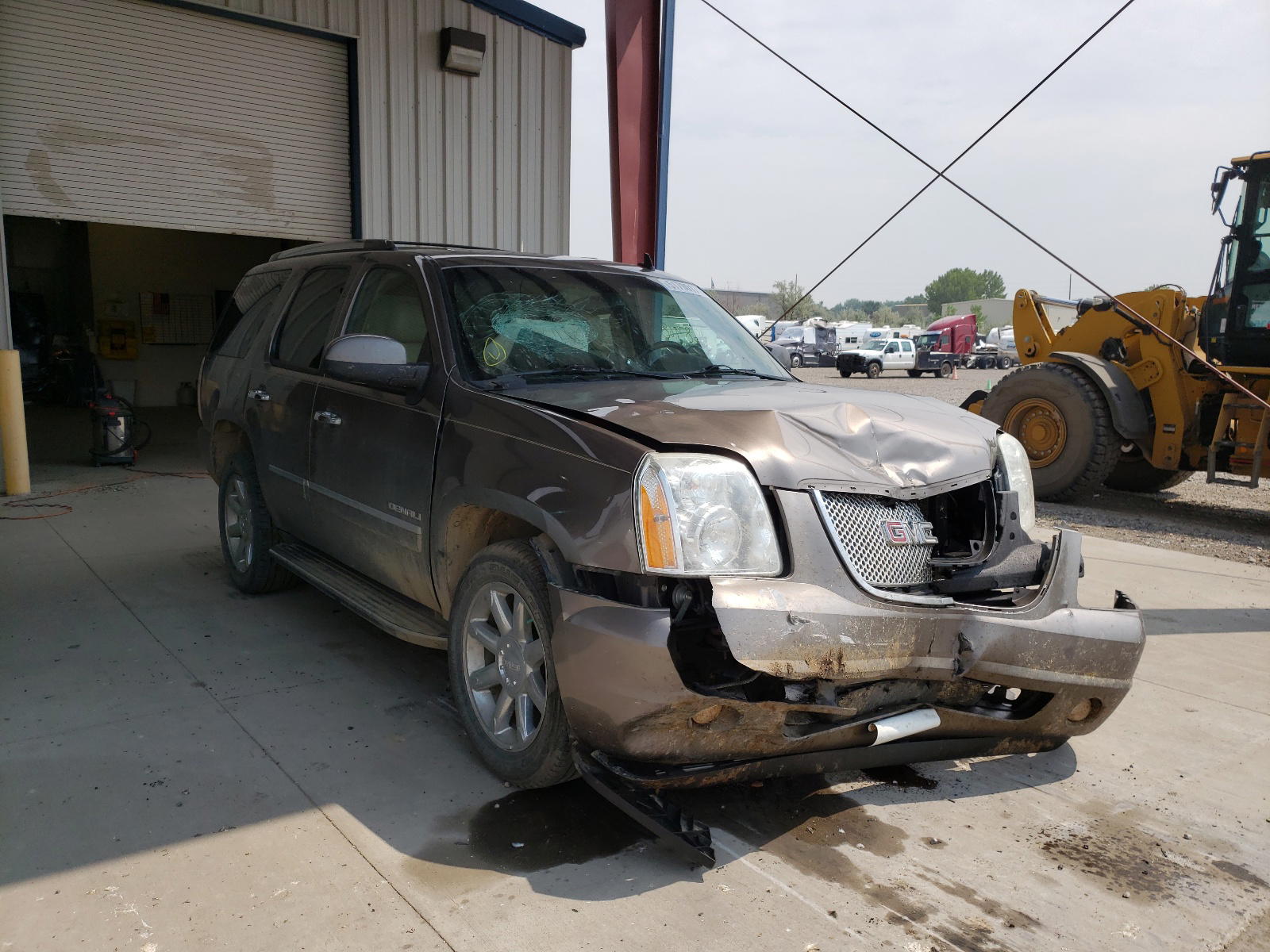 GMC YUKON DENA 2011 with VIN 1GKS2EEF0BR141473 - Photo from auction