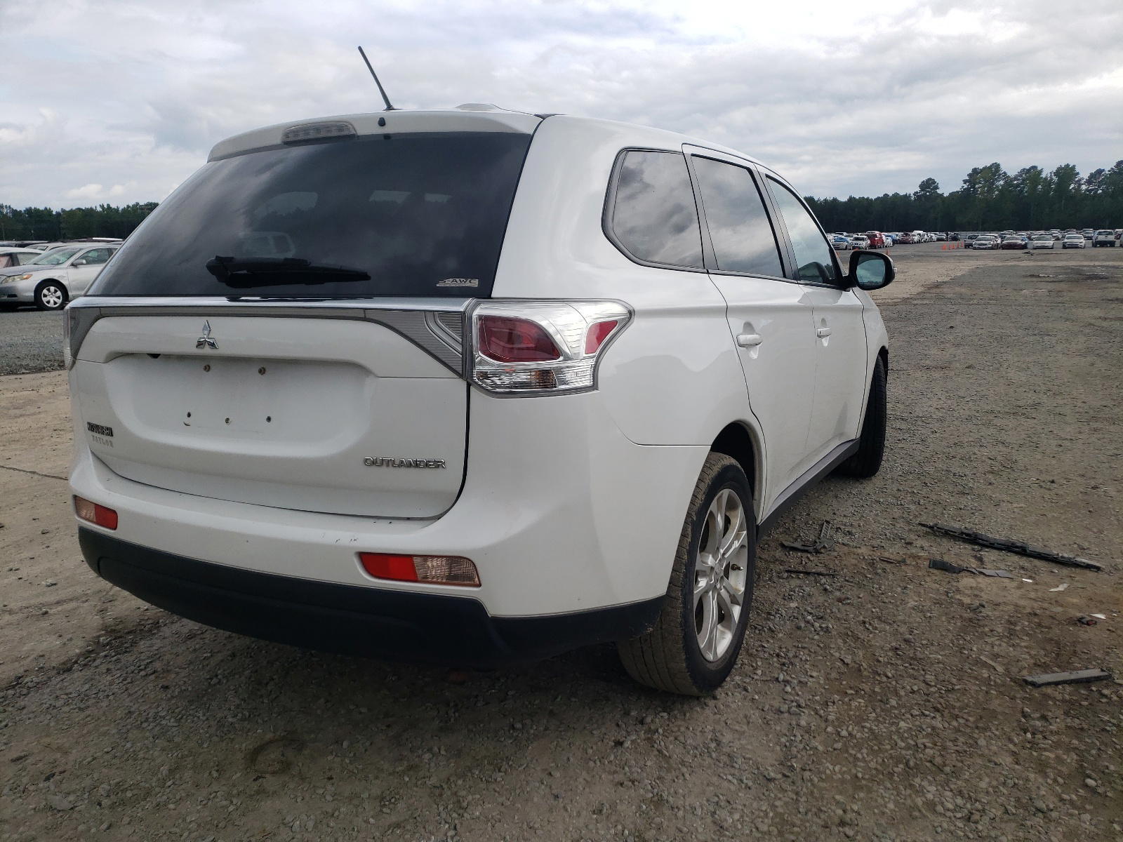 Photo 4 from auction – 2014 MITSUBISHI OUTLANDER with VIN JA4AZ3A36EZ006113