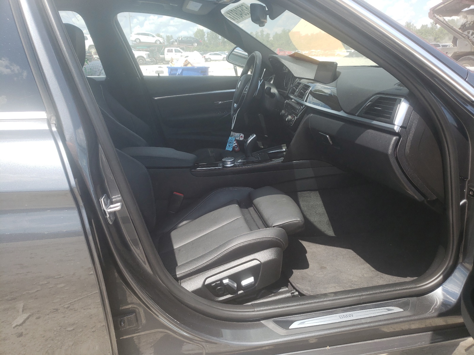 Photo 5 from auction – 2017 BMW 330 XI with VIN WBA8D9G36HNU62327
