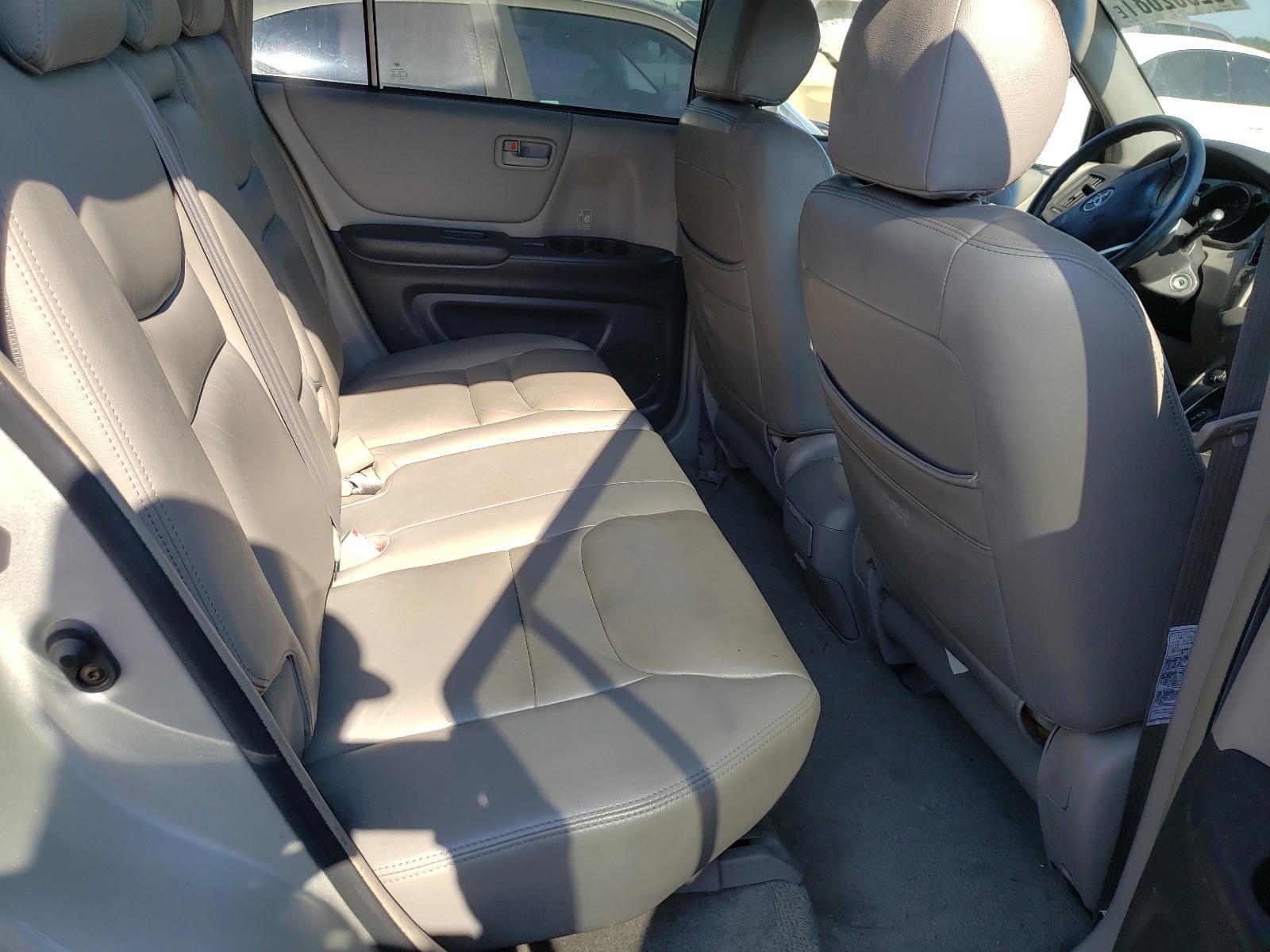 Photo 6 from auction – 2003 TOYOTA HIGHLANDER with VIN JTEGF21A430110274