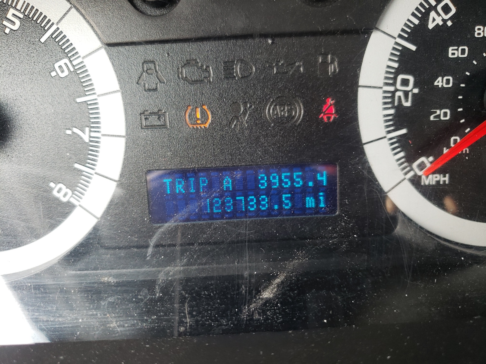 Photo 8 from auction – 2009 FORD ESCAPE LIM with VIN 1FMCU94G29KA05050