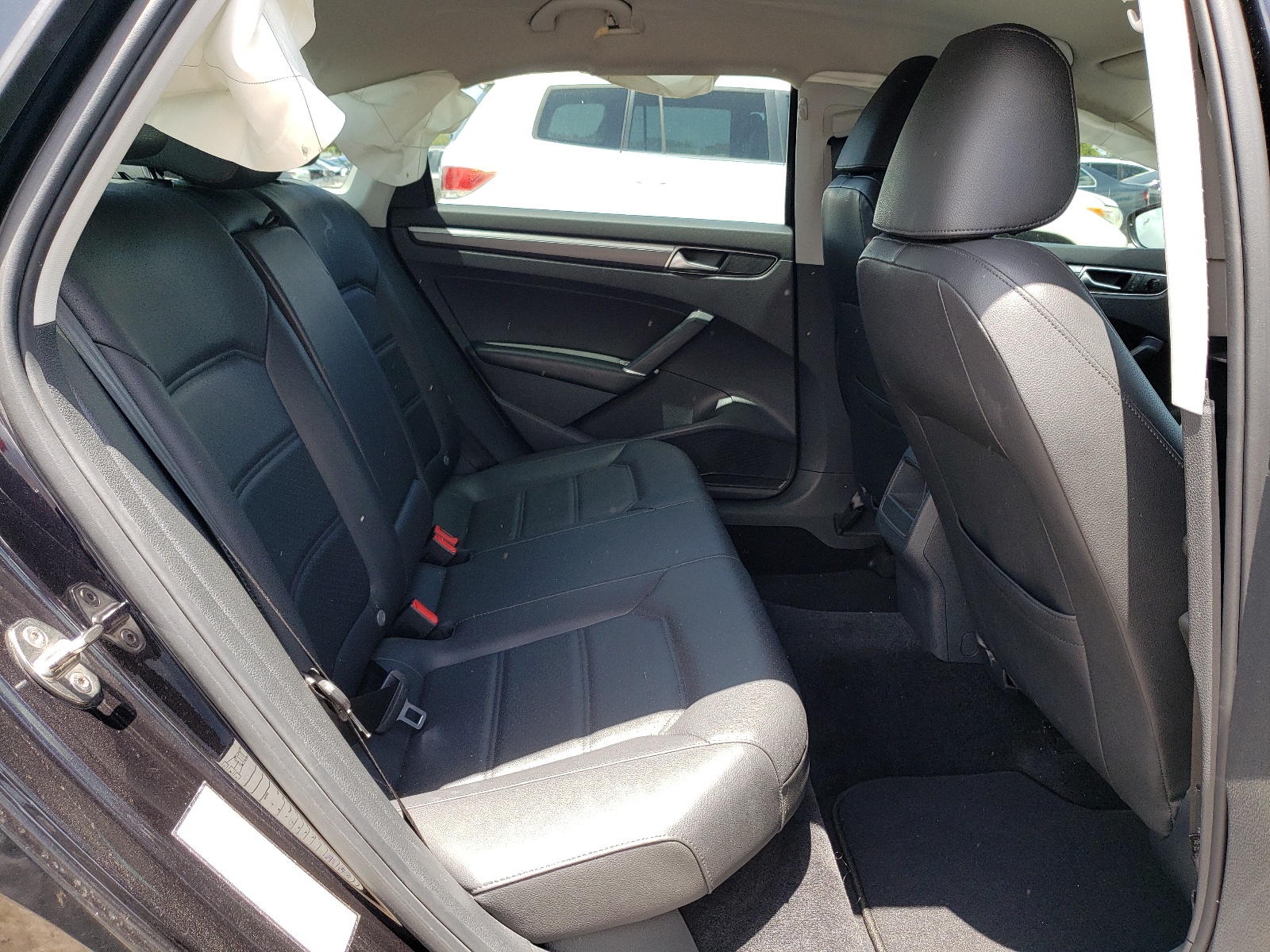 Photo 6 from auction – 2018 VOLKSWAGEN PASSAT S with VIN 1VWAA7A32JC026308
