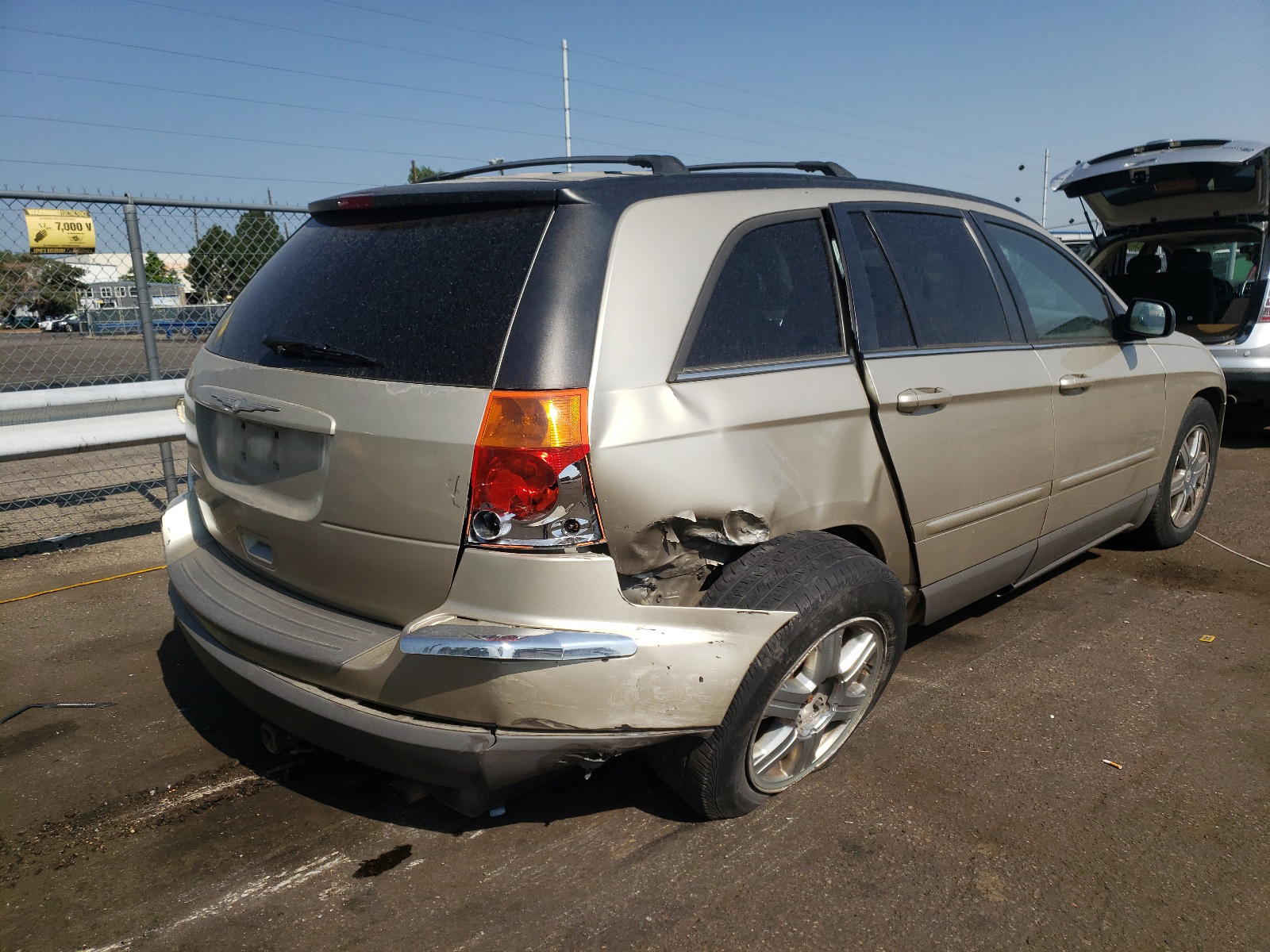 Photo 4 from auction – 2005 CHRYSLER PACIFICA T with VIN 2C8GF68495R245429