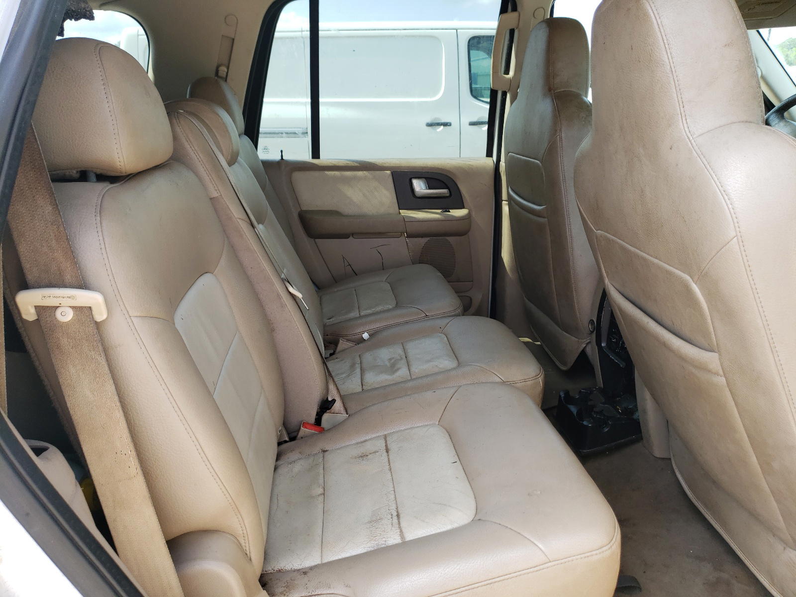 Photo 6 from auction – 2004 FORD EXPEDITION with VIN 1FMPU17L84LA12079