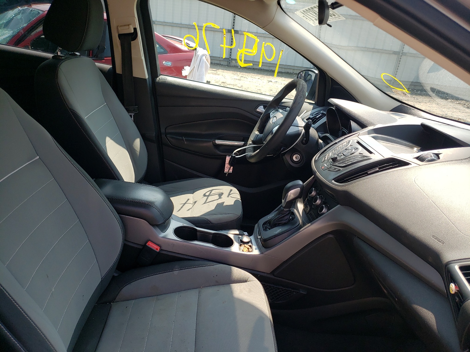 Photo 5 from auction – 2014 FORD ESCAPE SE with VIN 1FMCU9GX1EUD59393