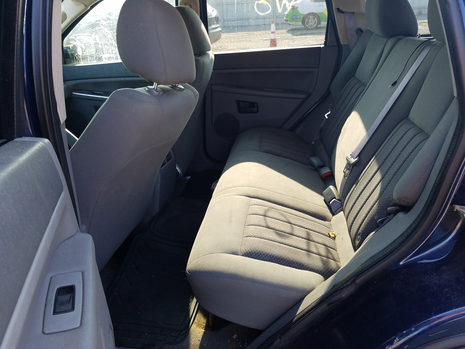Photo 6 from auction – 2005 JEEP GRAND CHER with VIN 1J4GS48K95C720953