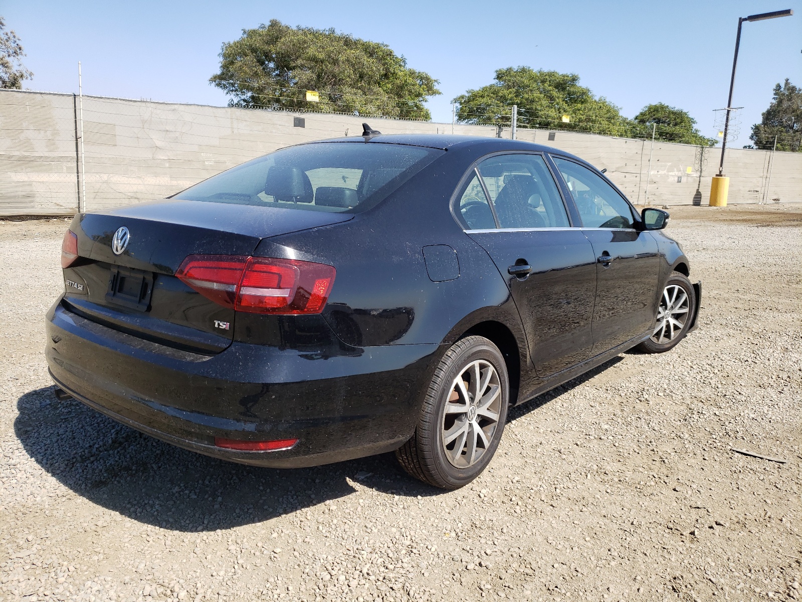 Photo 4 from auction – 2017 VOLKSWAGEN JETTA SE with VIN 3VWDB7AJ8HM243055