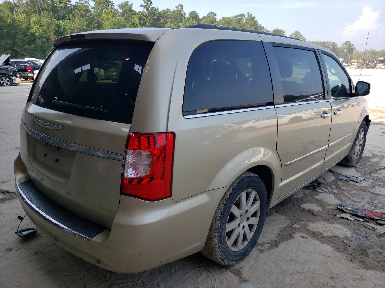 Photo 4 from auction – 2011 CHRYSLER TOWN & COU with VIN 2A4RR8DG7BR705013