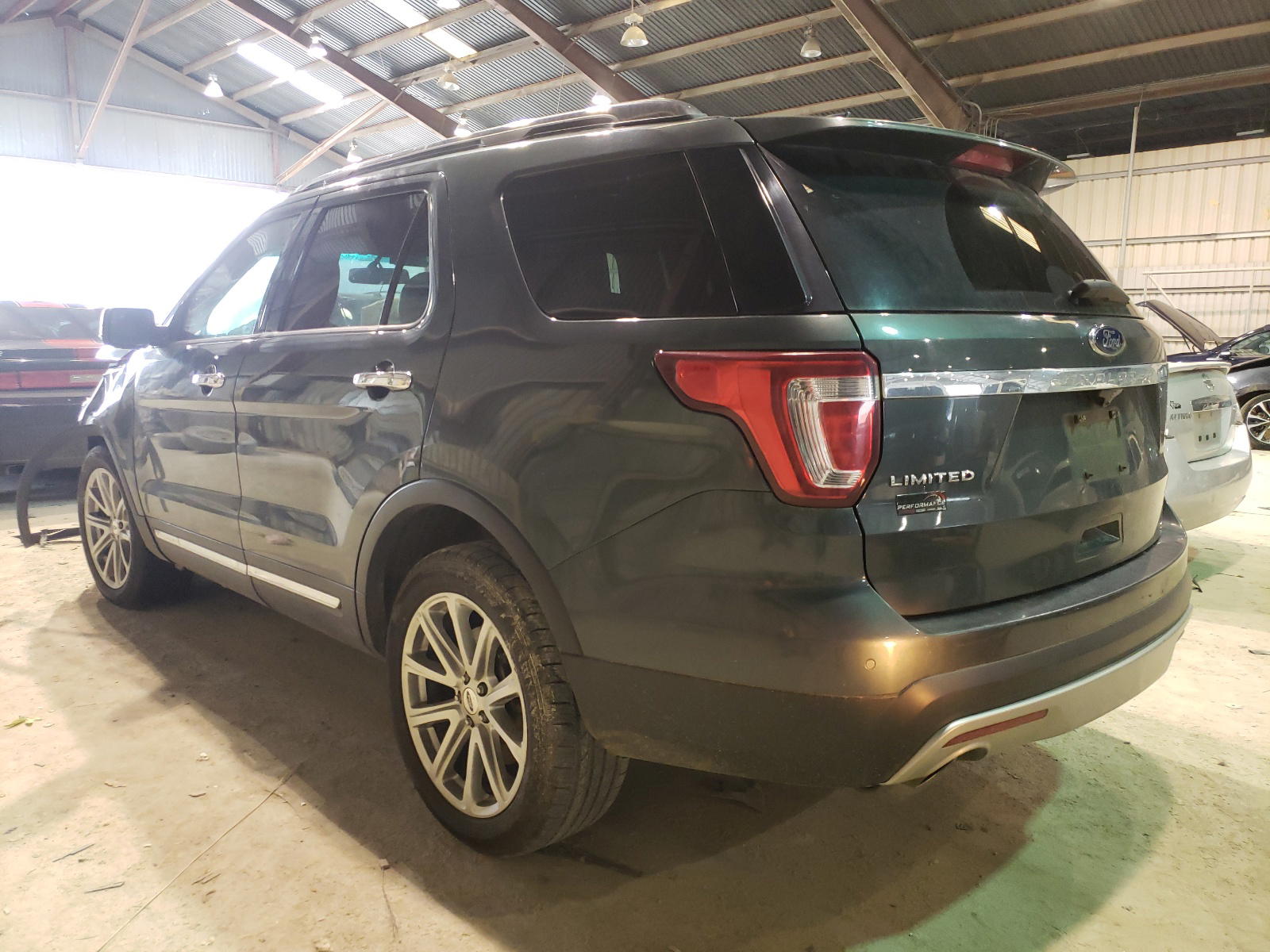 Photo 3 from auction – 2016 FORD EXPLORER L with VIN 1FM5K8F88GGC23637
