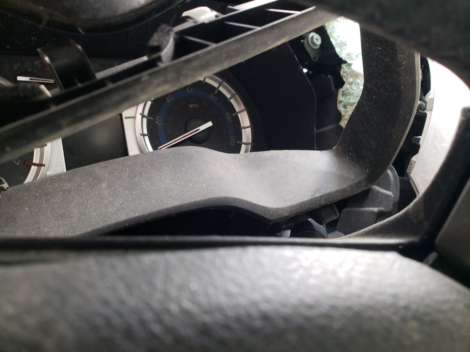 Photo 8 from auction – 2014 TOYOTA 4RUNNER SR with VIN JTEBU5JR9E5189714