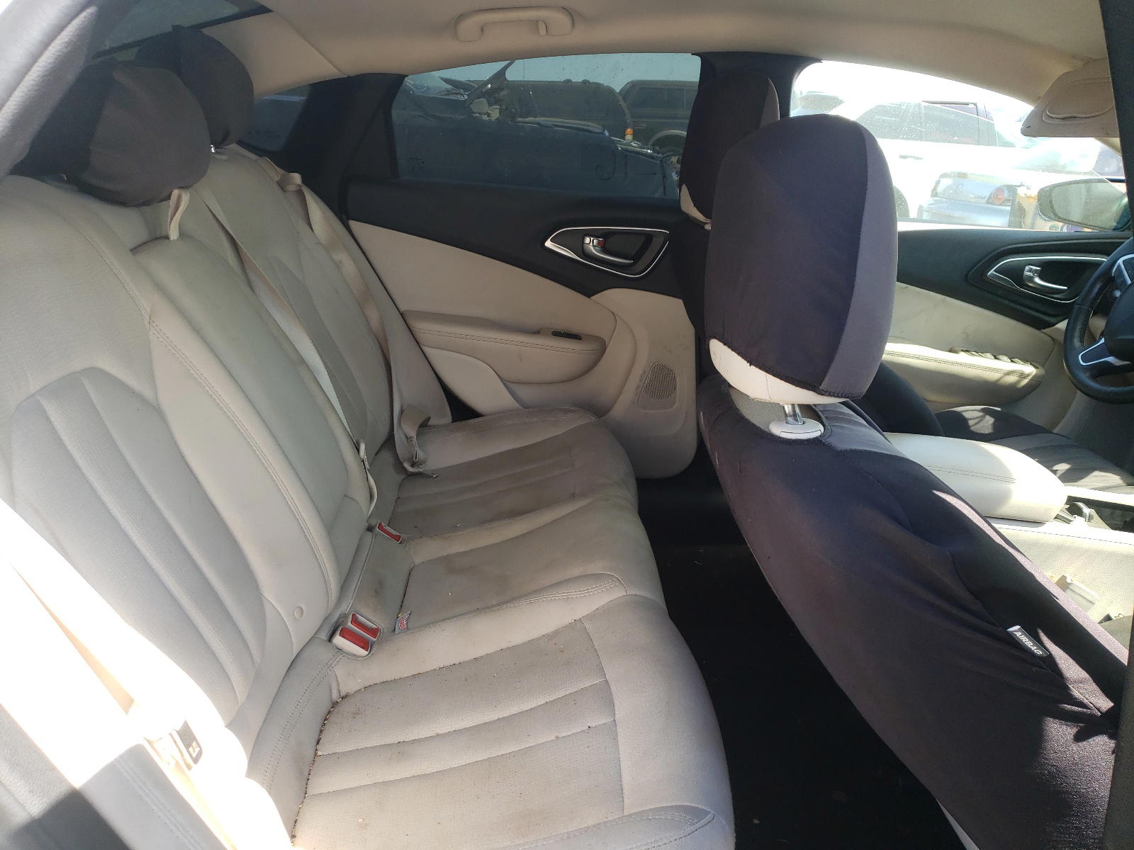 Photo 6 from auction – 2015 CHRYSLER 200 LIMITE with VIN 1C3CCCAB6FN541365