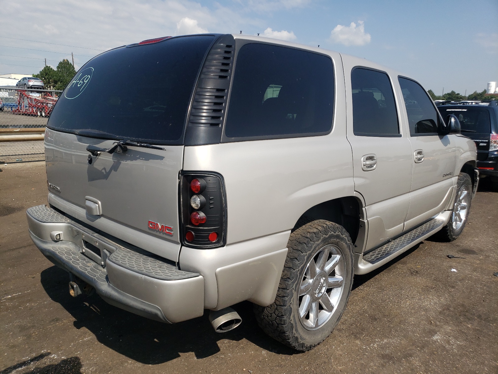 Photo 4 from auction – 2004 GMC YUKON DENA with VIN 1GKEK63U34J254145