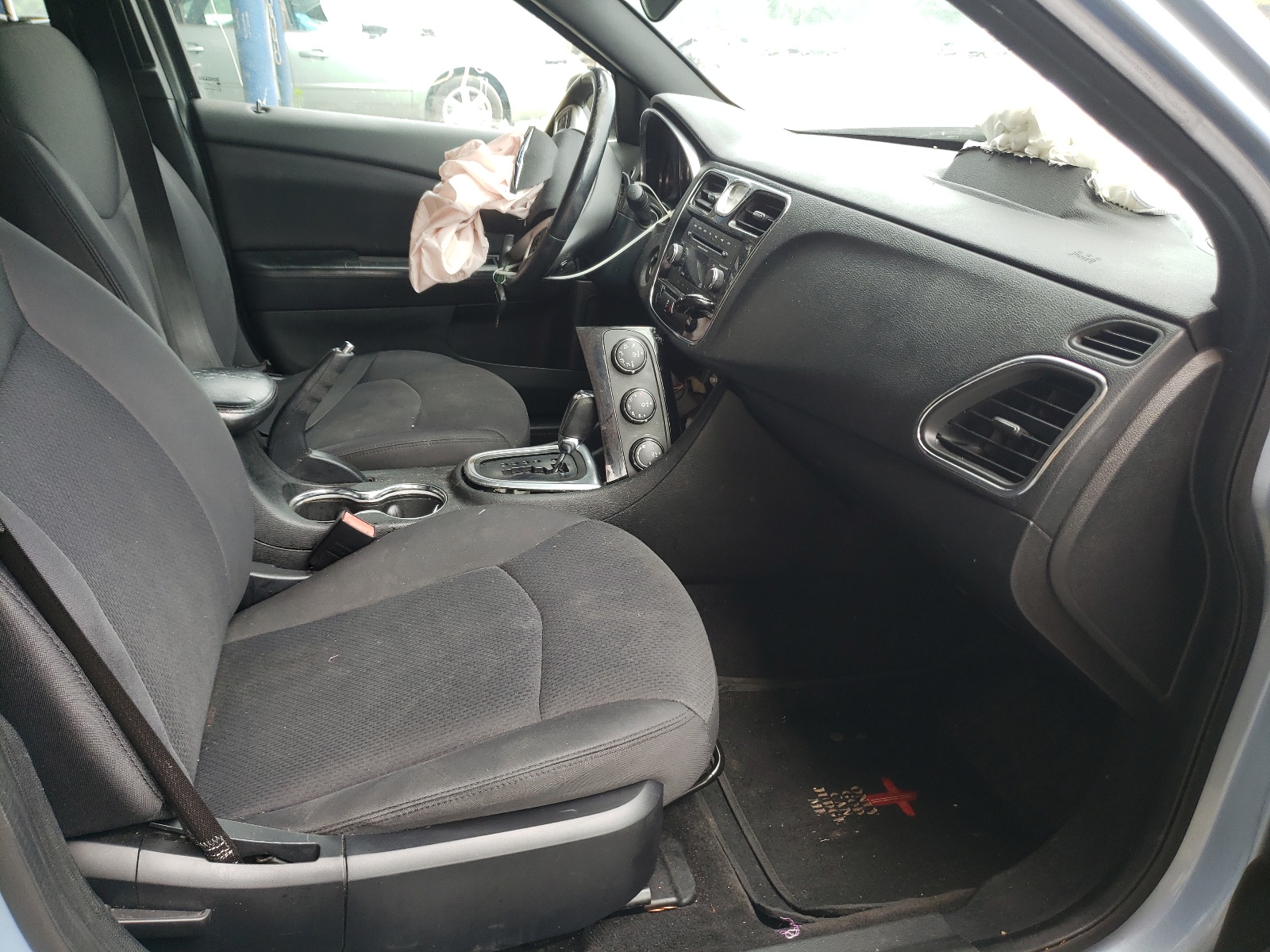 Photo 5 from auction – 2014 CHRYSLER 200 TOURIN with VIN 1C3CCBBG5EN106033