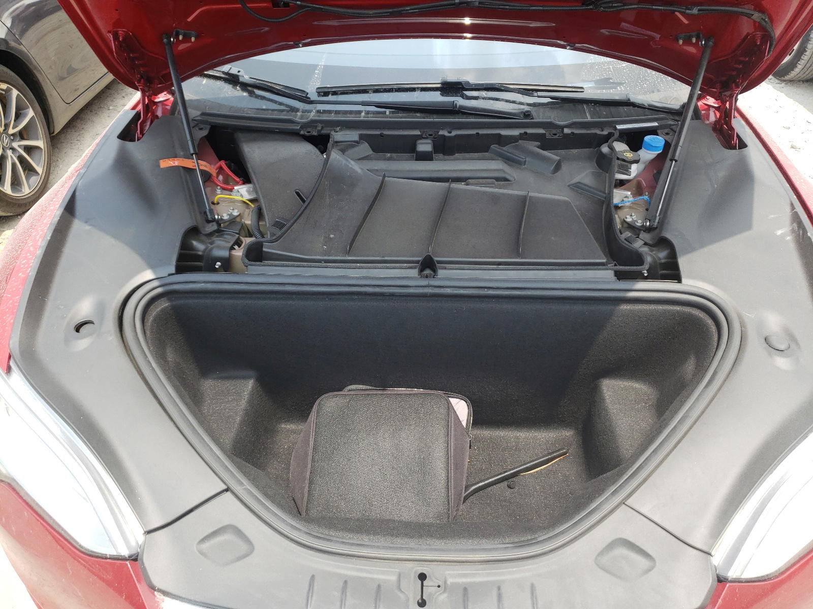 Photo 7 from auction – 2019 TESLA MODEL S with VIN 5YJSA1E24KF336955