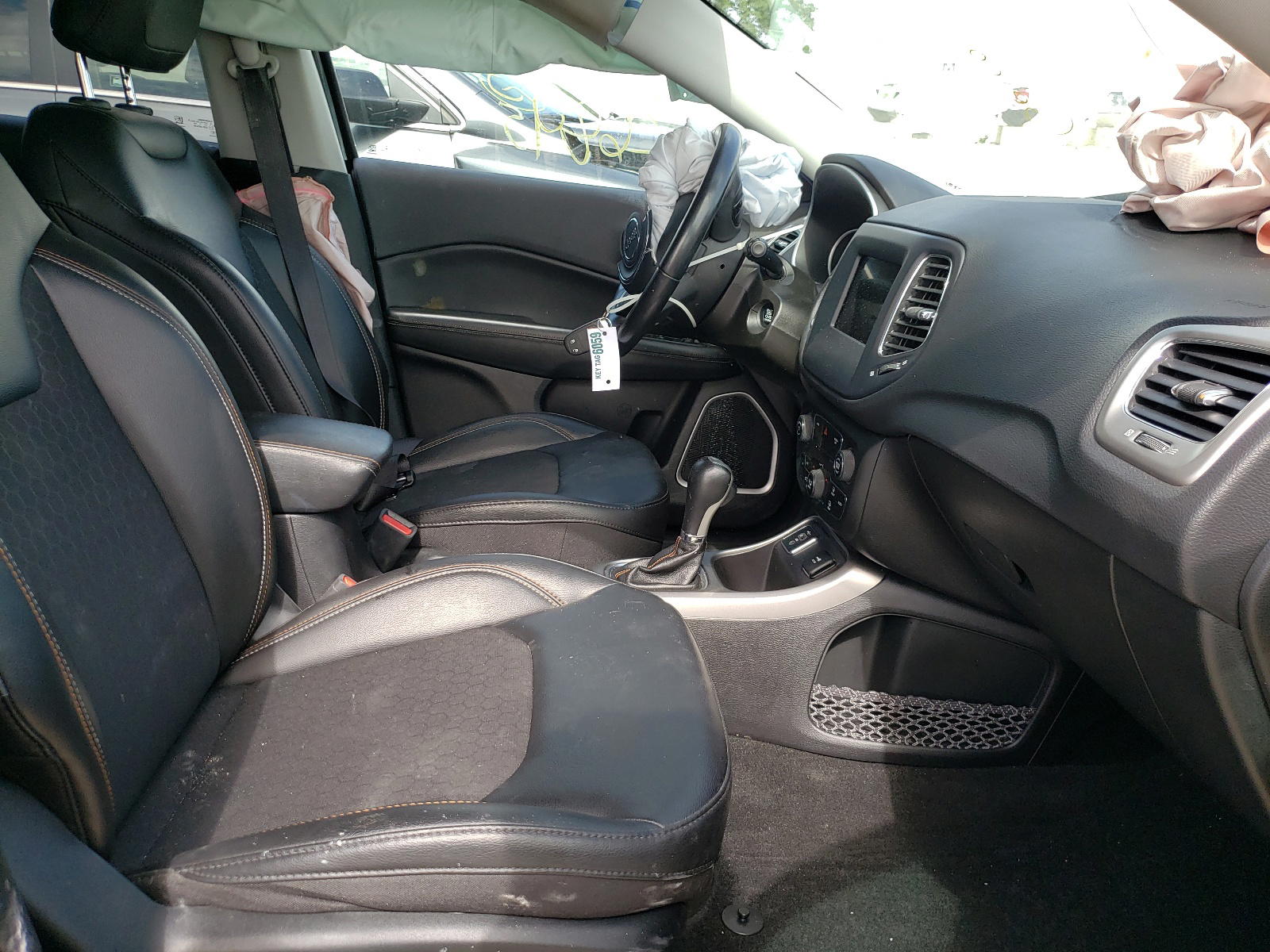 Photo 5 from auction – 2019 JEEP COMPASS LA with VIN 3C4NJCBB4KT851226