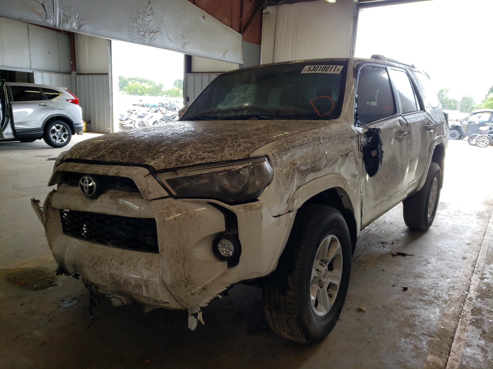 Photo 2 from auction – 2018 TOYOTA 4RUNNER SR with VIN JTEBU5JR5J5588999