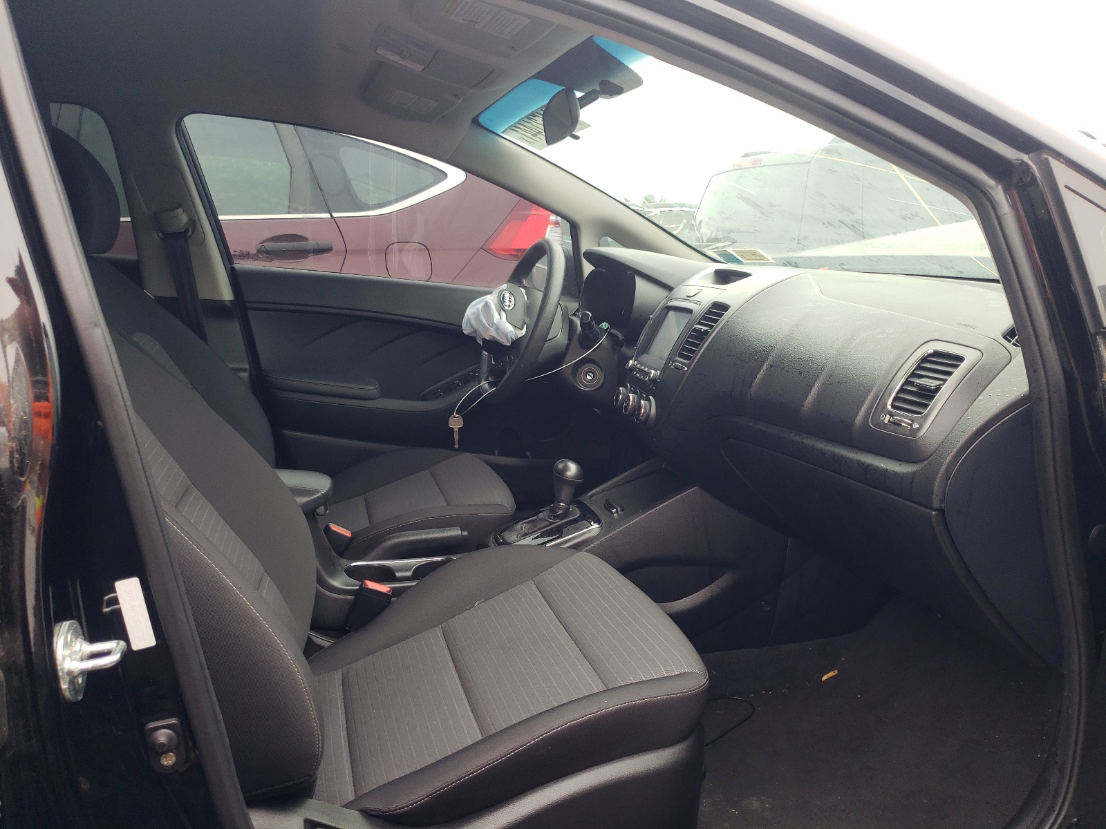 Photo 5 from auction – 2018 KIA FORTE LX with VIN 3KPFL4A75JE265719