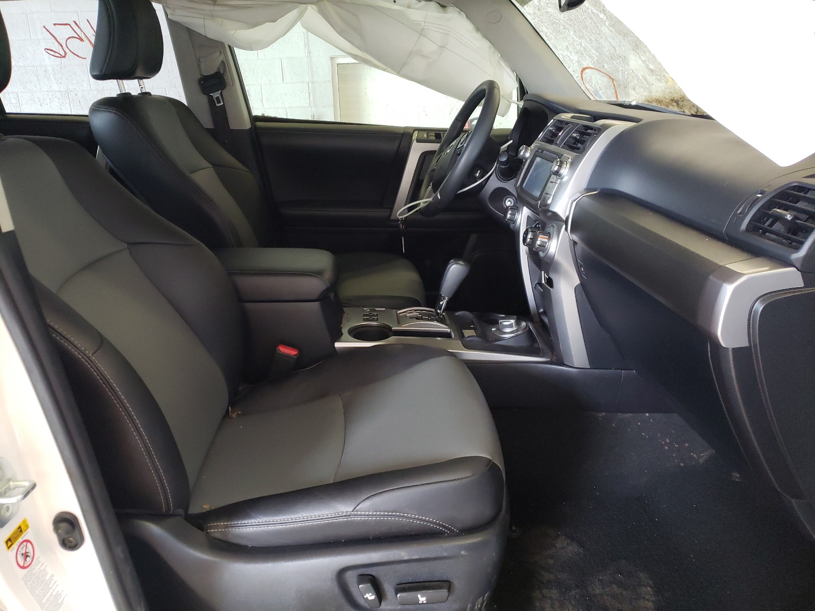 Photo 5 from auction – 2018 TOYOTA 4RUNNER SR with VIN JTEBU5JR5J5588999