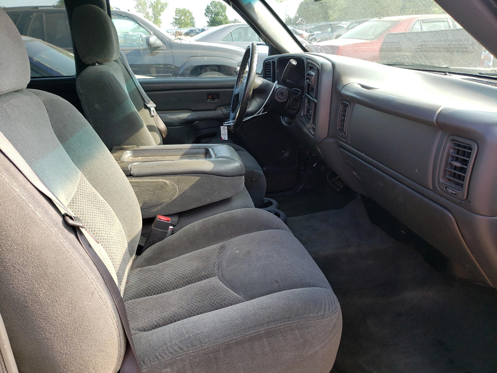 Photo 5 from auction – 2004 CHEVROLET SILVERADO with VIN 2GCEC19T541183485