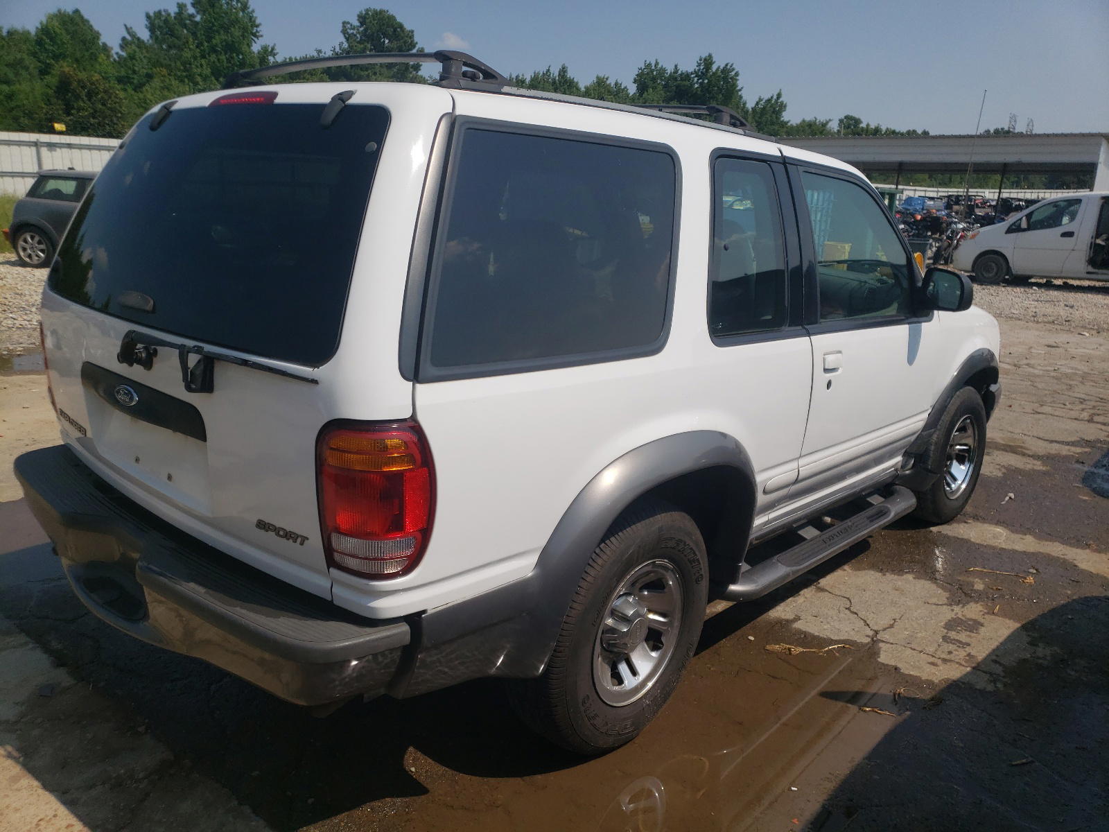 Photo 4 from auction – 2000 FORD EXPLORER S with VIN 1FMYU60X2YUA71031