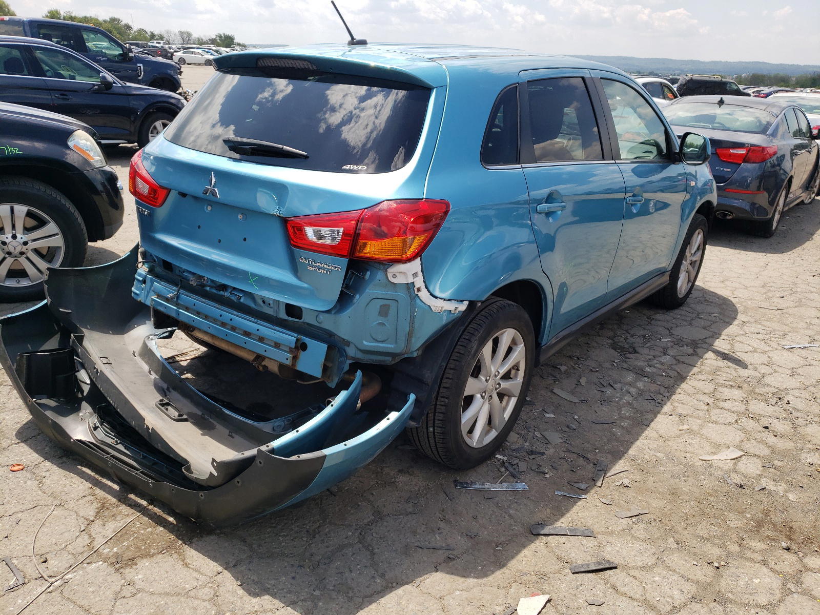 Photo 4 from auction – 2014 MITSUBISHI OUTLANDER with VIN 4A4AR4AU3EE011919