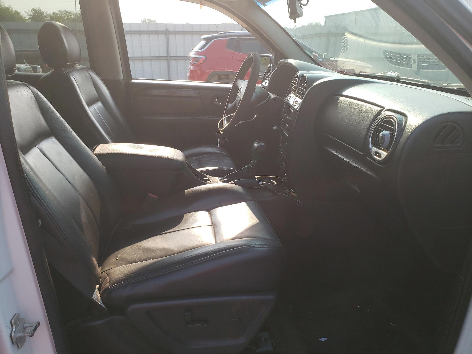 Photo 5 from auction – 2006 GMC ENVOY with VIN 1GKDT13S962156728
