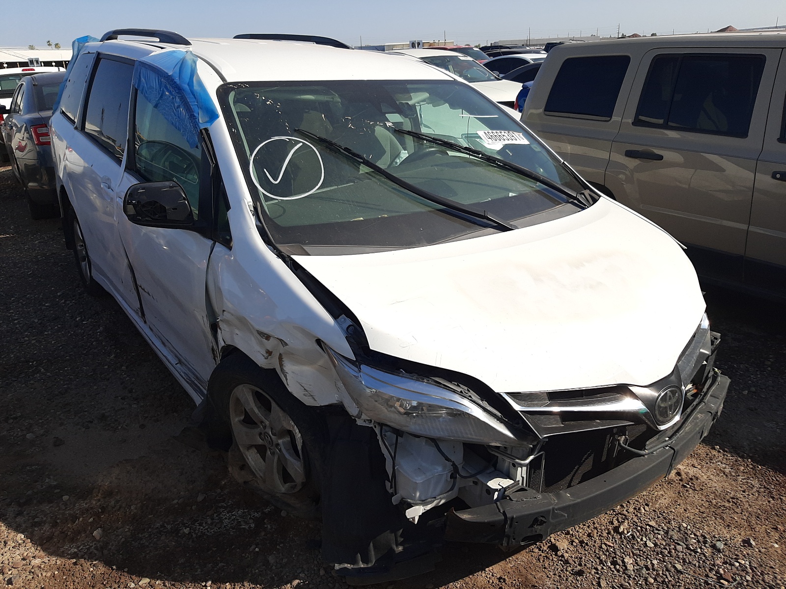 TOYOTA SIENNA LE 2018 with VIN 5TDKZ3DC9JS964356 - Photo from auction